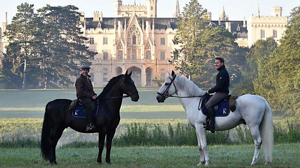 Českem na koňském hřbetu: Starokladrubští koně v hlavních rolích