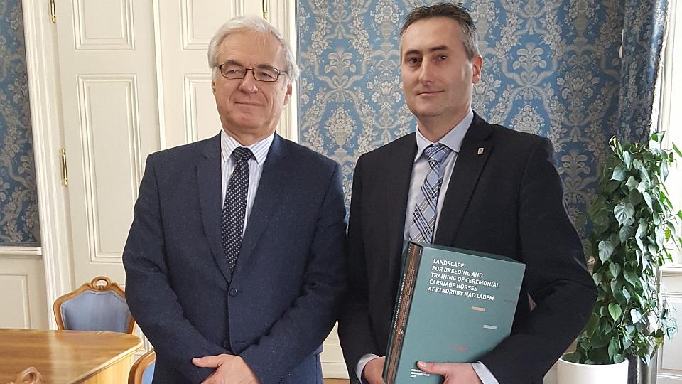 Ministr Šmíd podepsal nominaci Kladrub do UNESCO