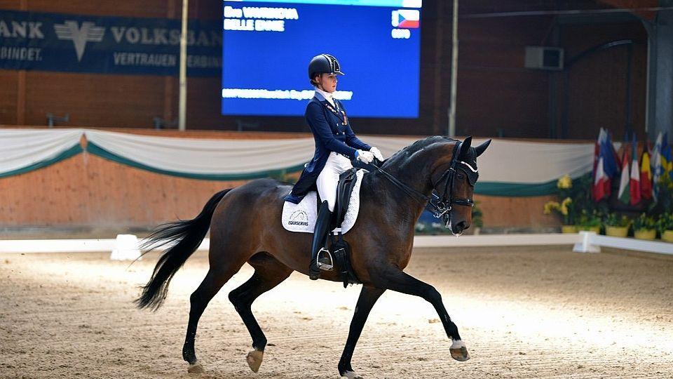 Skvělý začátek Evy Vavříkové v Maďarsku. V týmové úloze dojela druhá