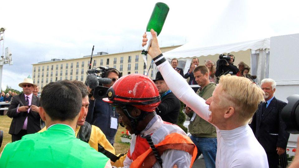 Foto: Šampaňské pro Eddieho i české vítězství. Dojmy z německého derby