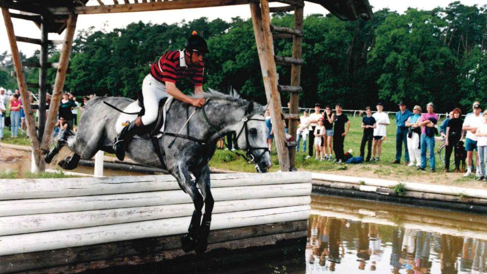 Theimer: Dostihy jsou škola. Při military jsem si užíval steeplechase