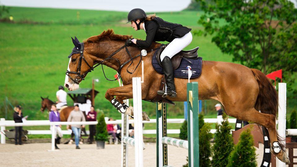 Koně nemůžou skákat sami, naučila se Kateřina Matušková s F.Triomf