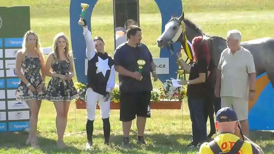 Kvízová se loučila doublem, české stáje slavily sedmkrát v zahraničí