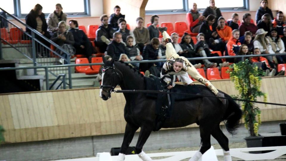 Kateřina Kocurová závodila s novým koněm v těžké konkurenci v Ermelu
