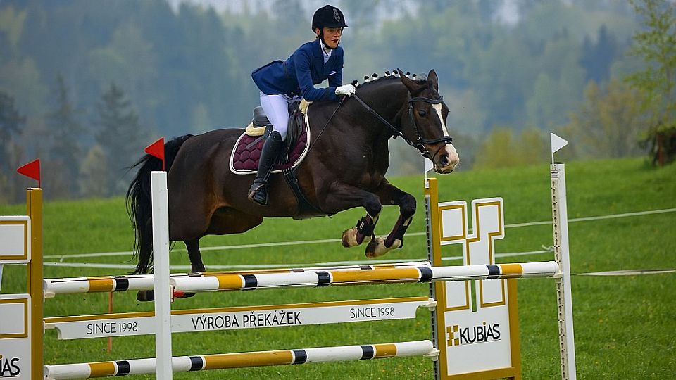 Dittrichová vede Zlatou podkovu ve Dvorečku. Druhá je Příhodová