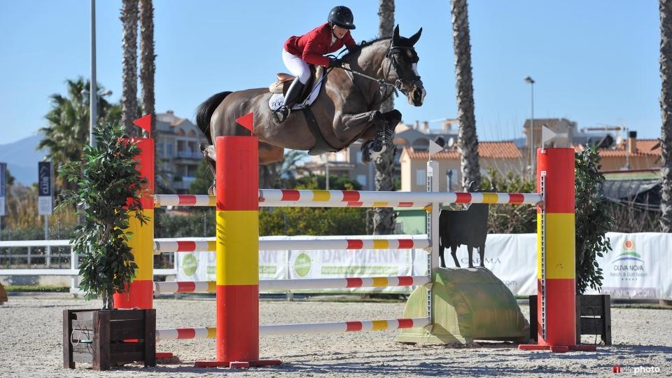 Emma de Moussac závodí v Olivě. V túře pro mladé koně se blýskla nulou