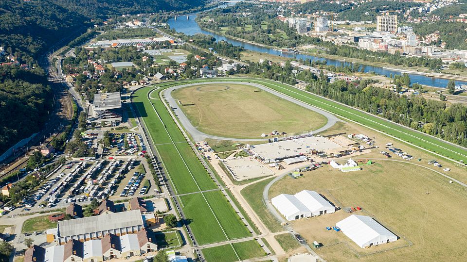 V Chuchle Areně Praha začíná nová sezona. Na dostihy navážou parkury